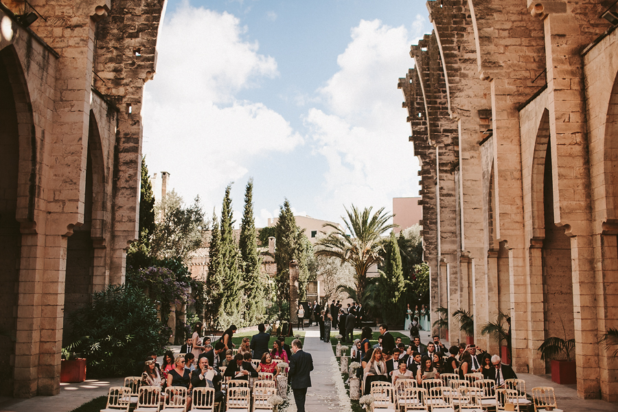 una boda romántica e internacional en Mallorca